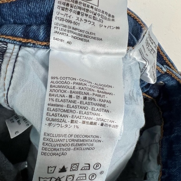 Levi’s Premium Ribcage Shorts - Picture 11 of 11